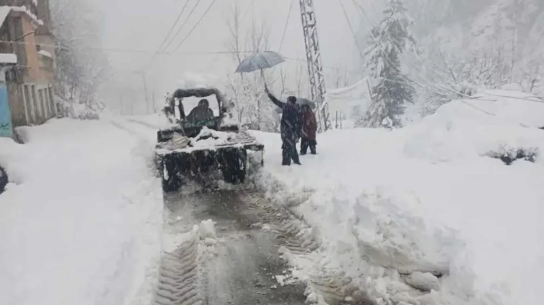 পাকিস্তানে তুষারধসে এক পরিবারের ৯ জনের মৃত্যু